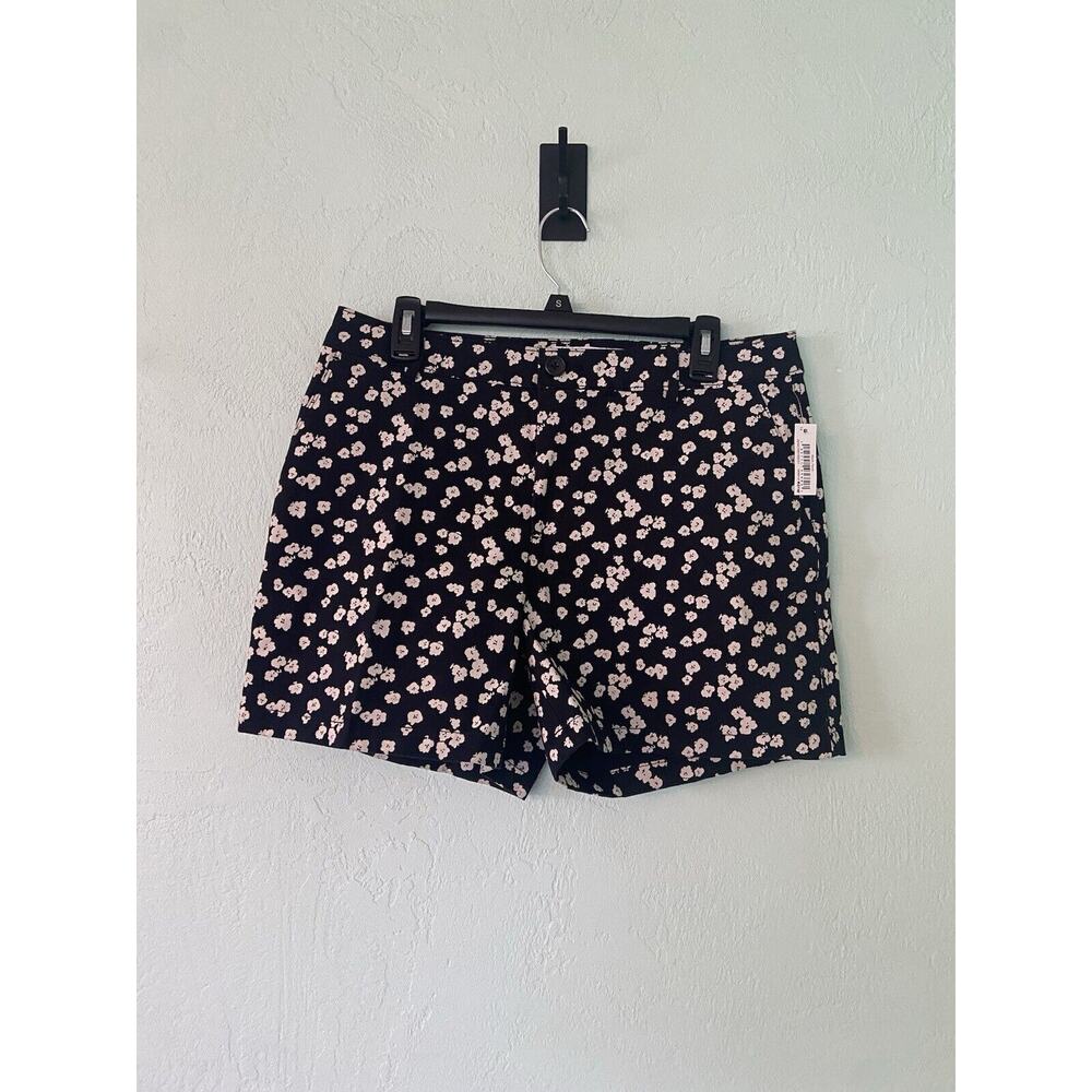 Amazon Essential Shorts Womens Size 14 Black And White Floral NEW WITH TAGS!